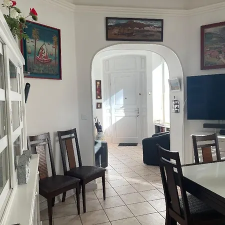 Saint-jean-de-luz-location 2 Minutes A Pieds De La Apartment *